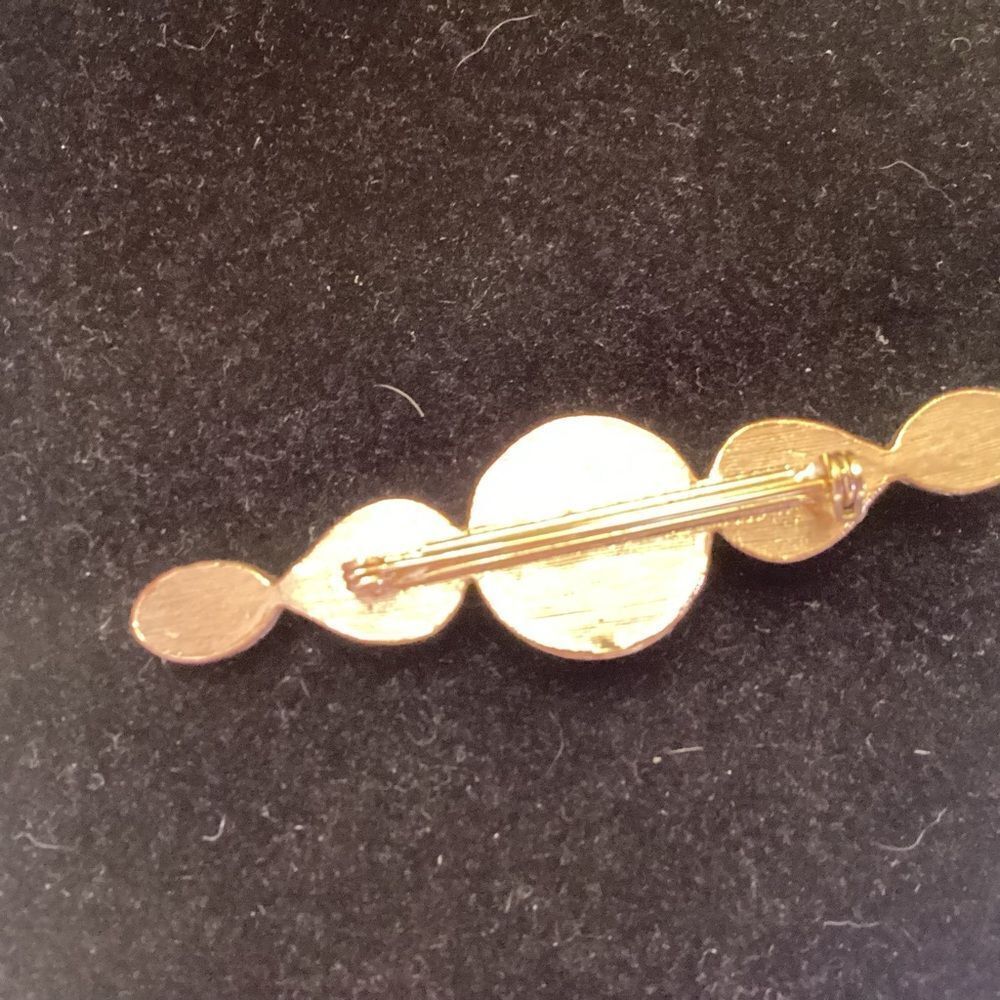 Goldtone Pin with Faux White Mabe Pearl and  Black Enamel - Picture 6 of 6
